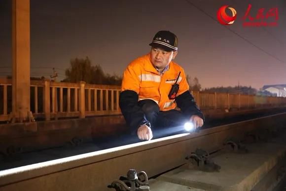 鋼軌打磨 守護(hù)鐵路平安路